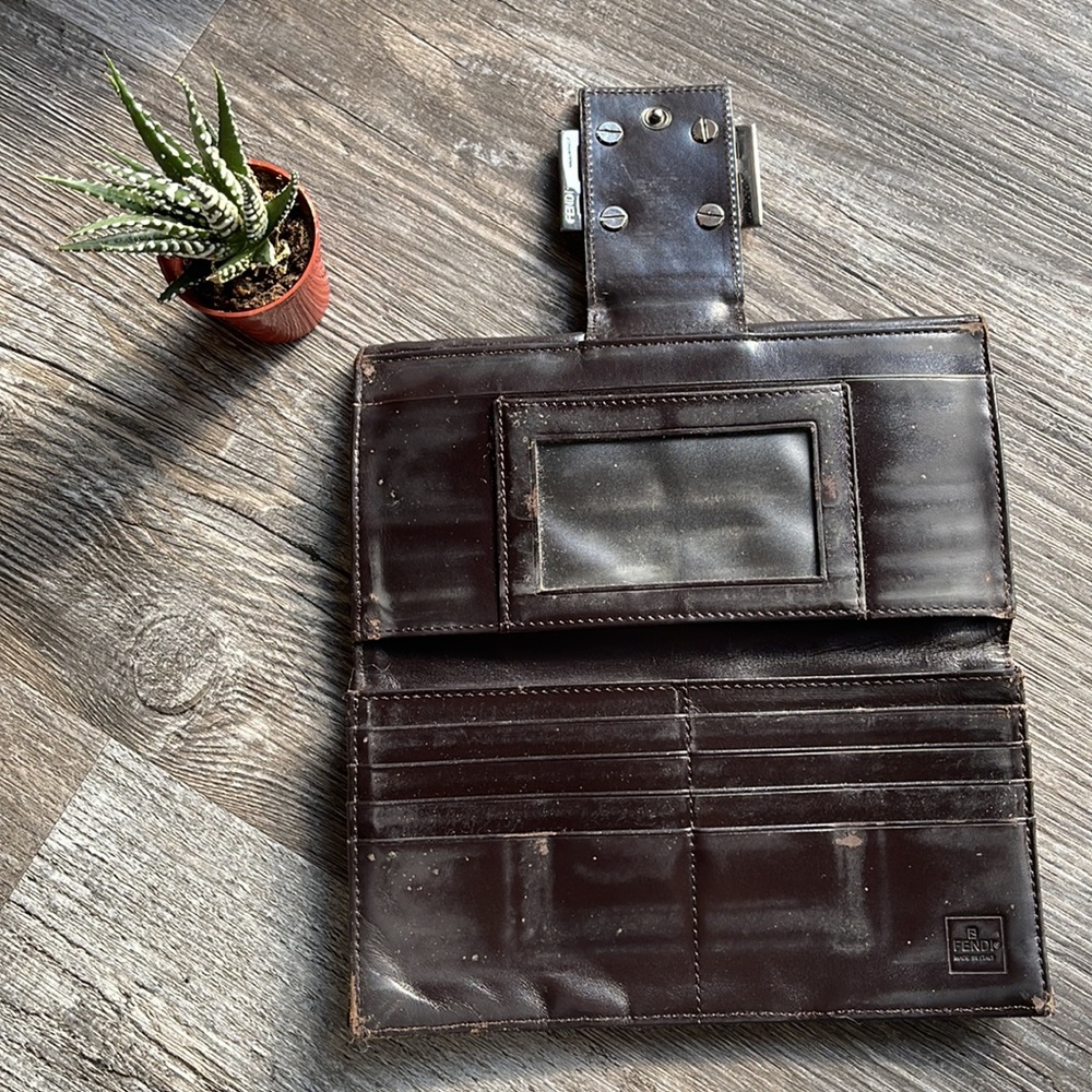**Sold** Vintage FENDI long wallet - Picture 4 of 7